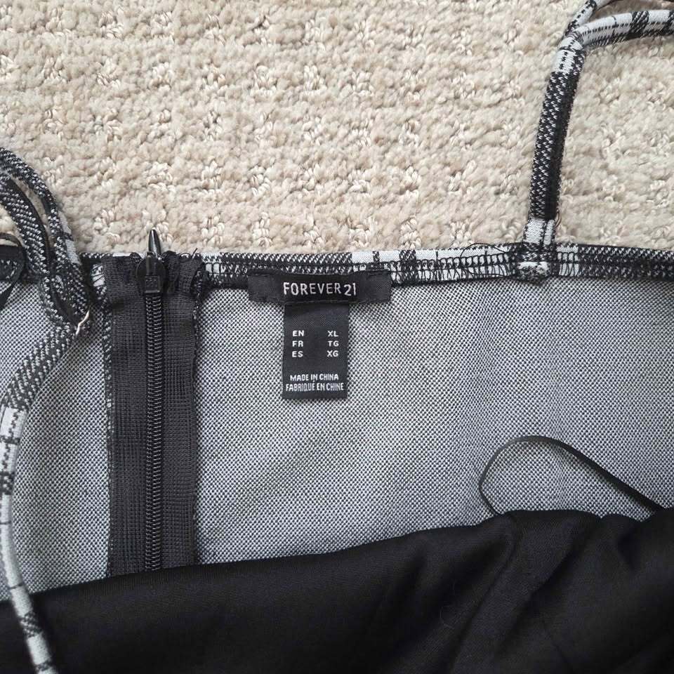 Mini-robe à carreaux noire et blanche Forever 21, taille XL