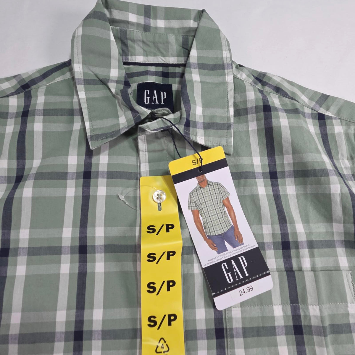 Gap short sleeve shirt size S