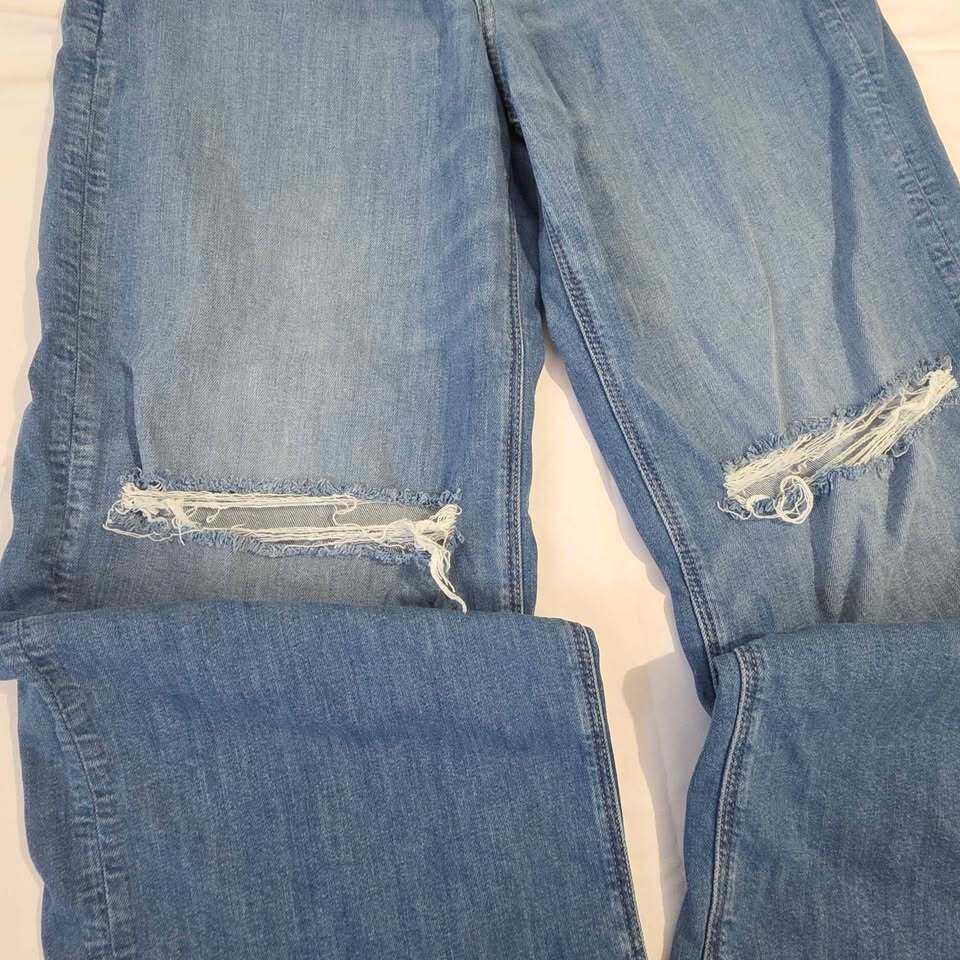 American Eagle Curvy Super High Rise Ripped Wide Leg Jeans Size 4 Short